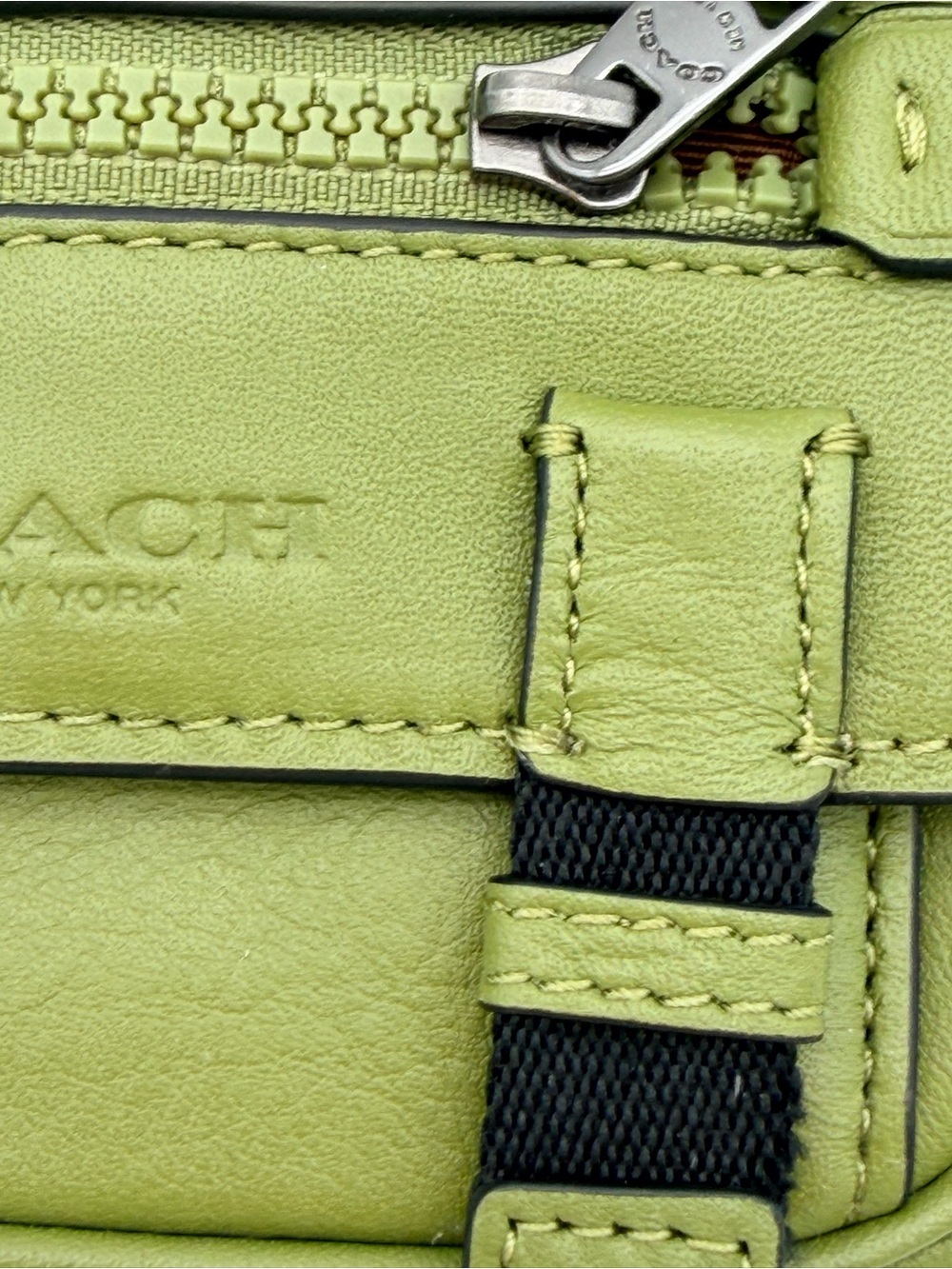 Coach Mirco Track Fob Green Leather Mini Belt Pouch with Carabiner Hangtag C9981 - Picture 4 of 13